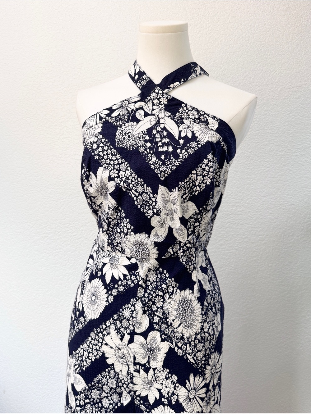 NWT Anthropologie Maeve Magda Navy and White Floral Halter Jumpsuit 16W Plus - Picture 3 of 7